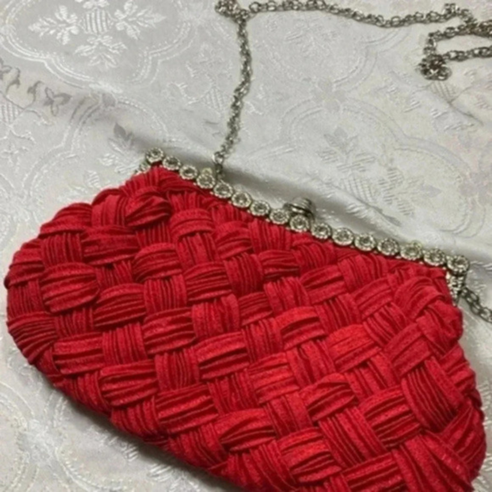Un brand evening purse  size M